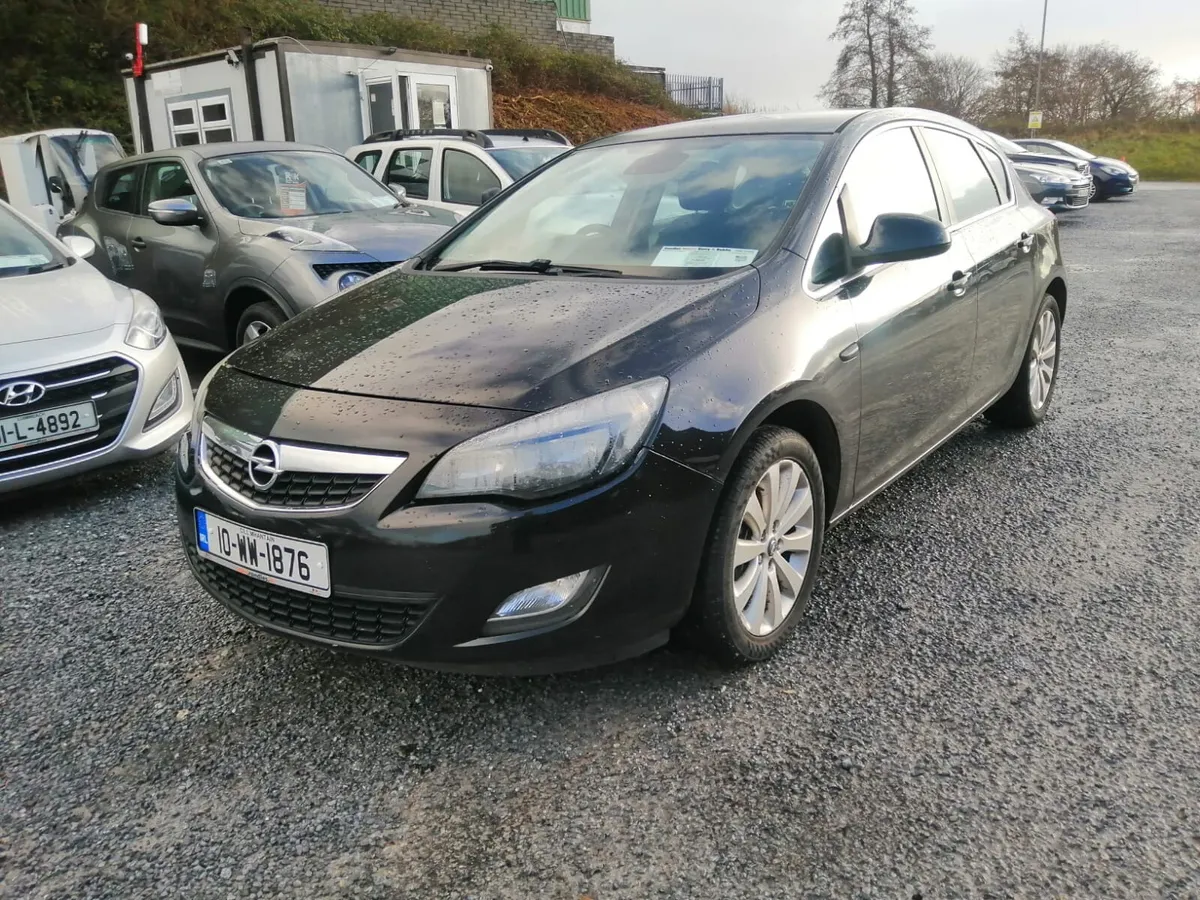 Opel Astra 2010 - Image 2