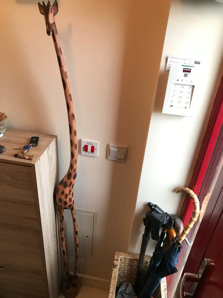 Wooden giraffe - Image 1