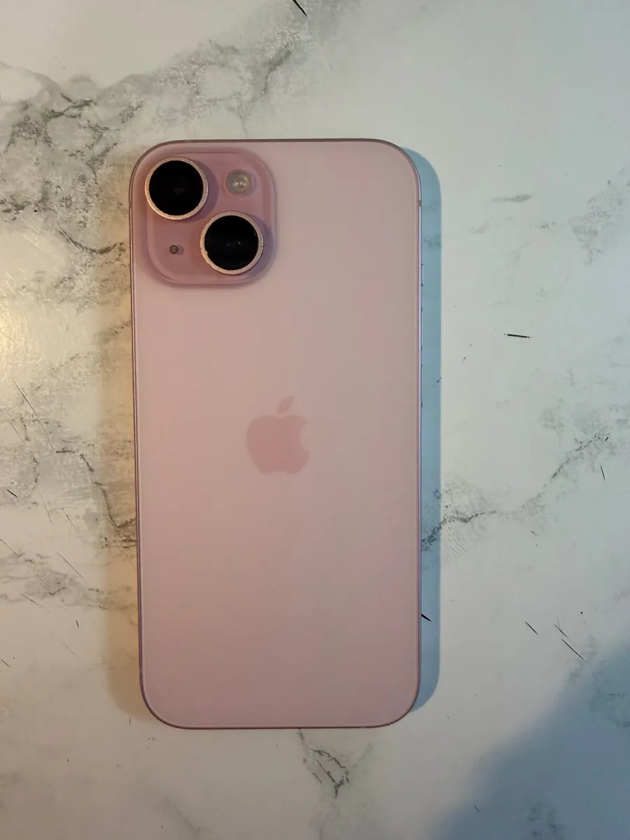 iPhone 15 - Image 1