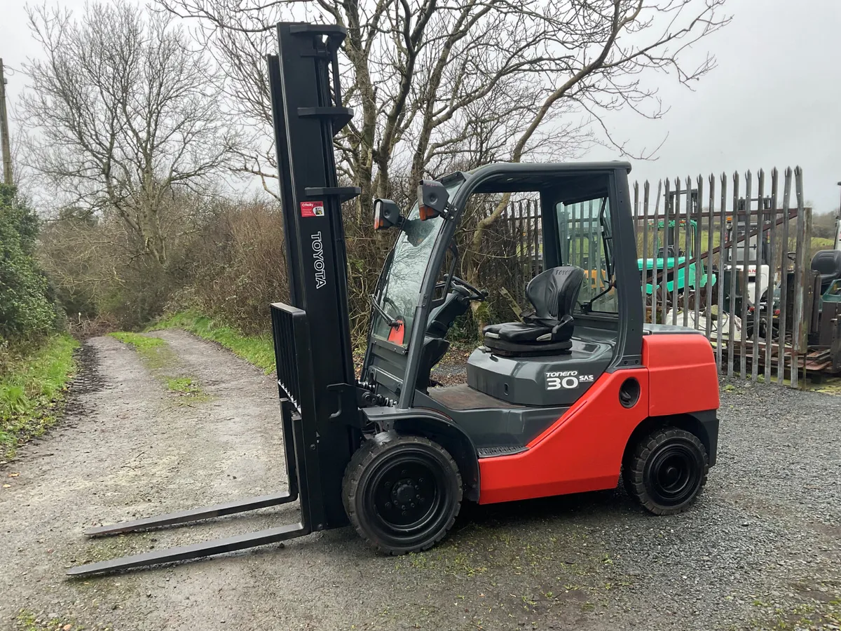 FORKLIFT - Image 1