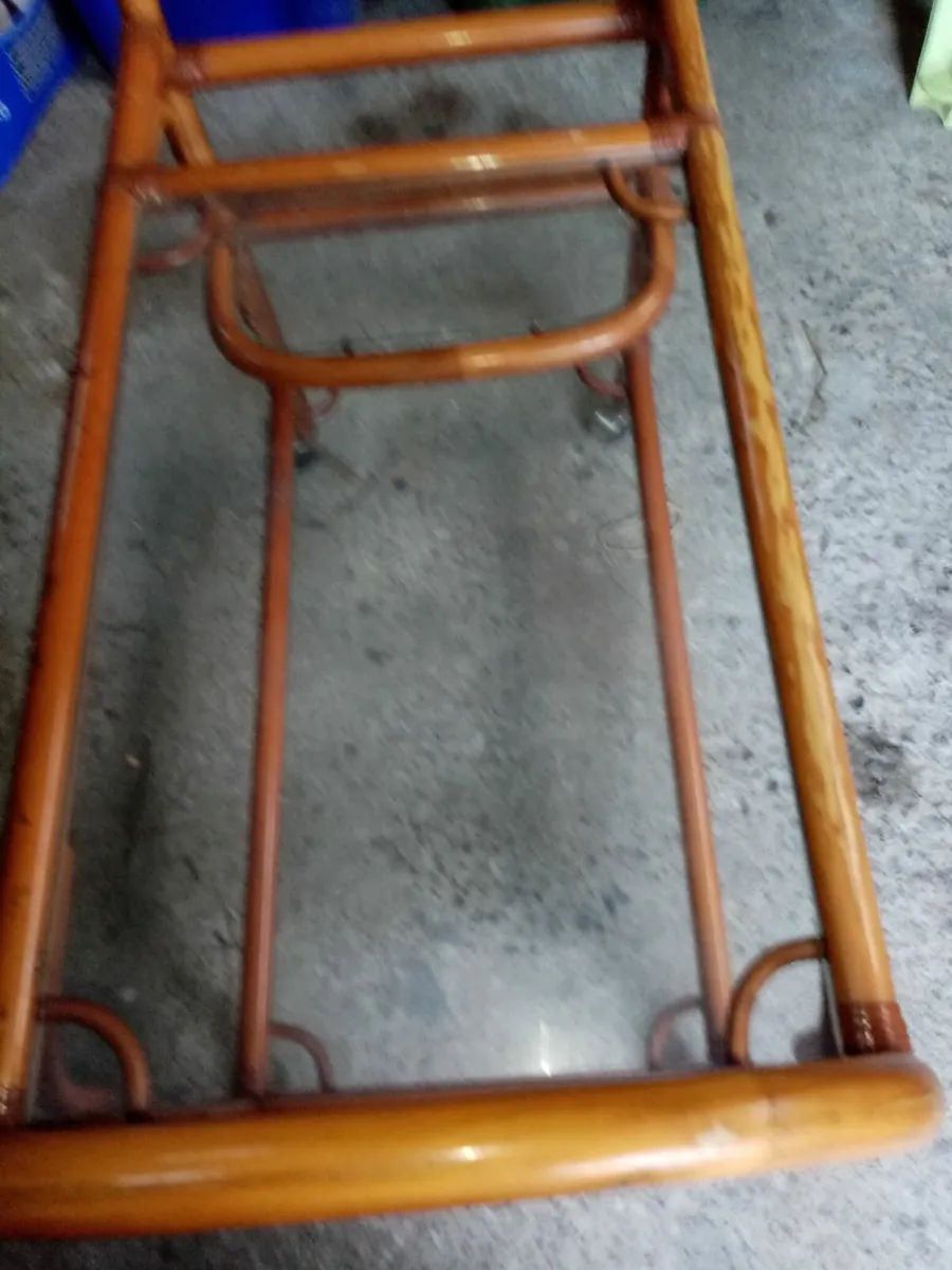 Bar circular table and timber trolley - Image 1
