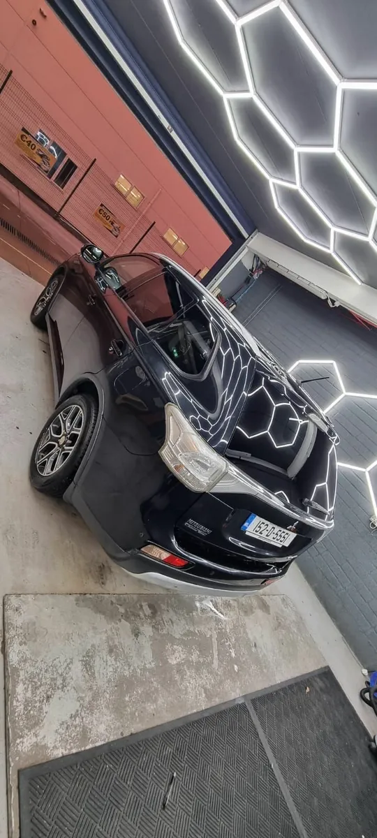 Mitsubishi Outlander 2015 - Image 1