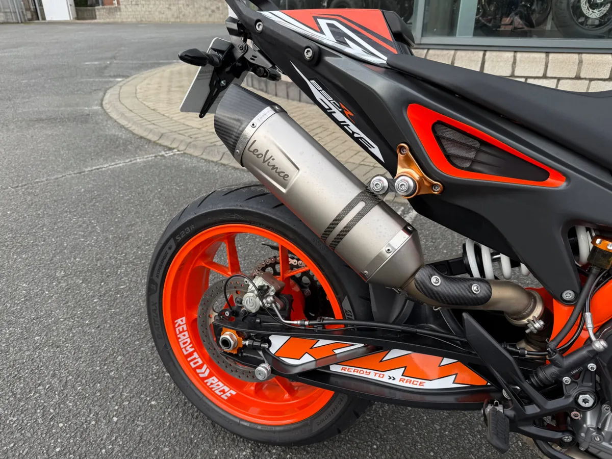 KTM 890 Duke R - Image 4