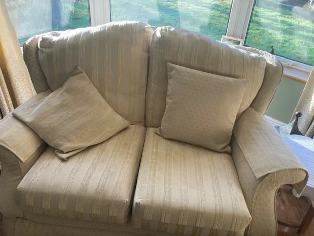 3 piece sofa & foot rest - Image 1