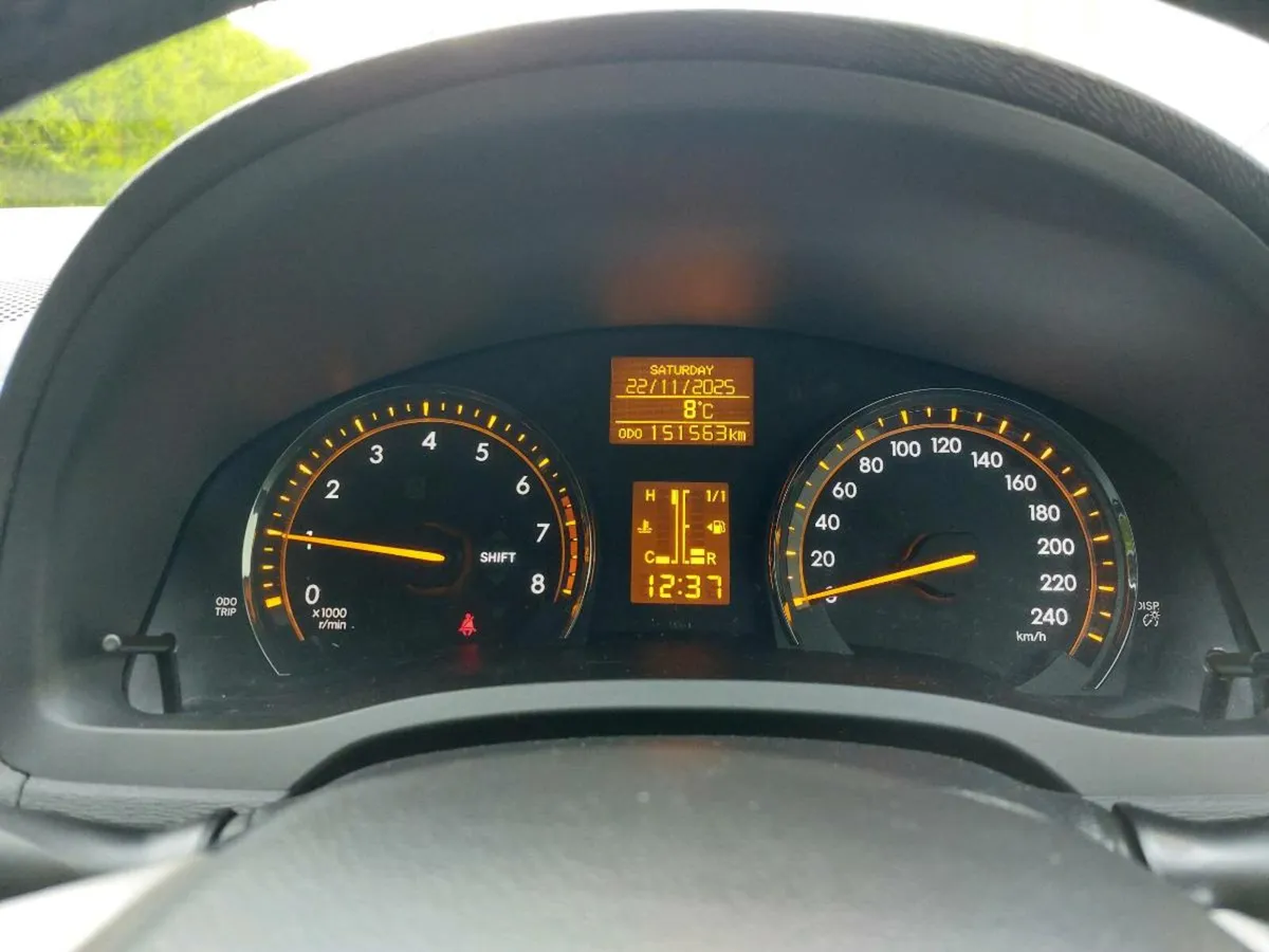 TOYOTA AVENSIS - Image 2