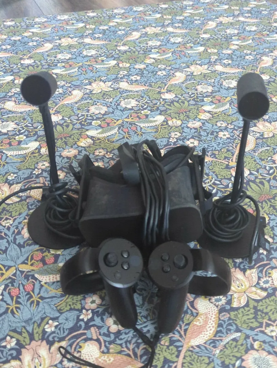 Oculus Rift CV1 (Gen 1) – Full Set - Image 1