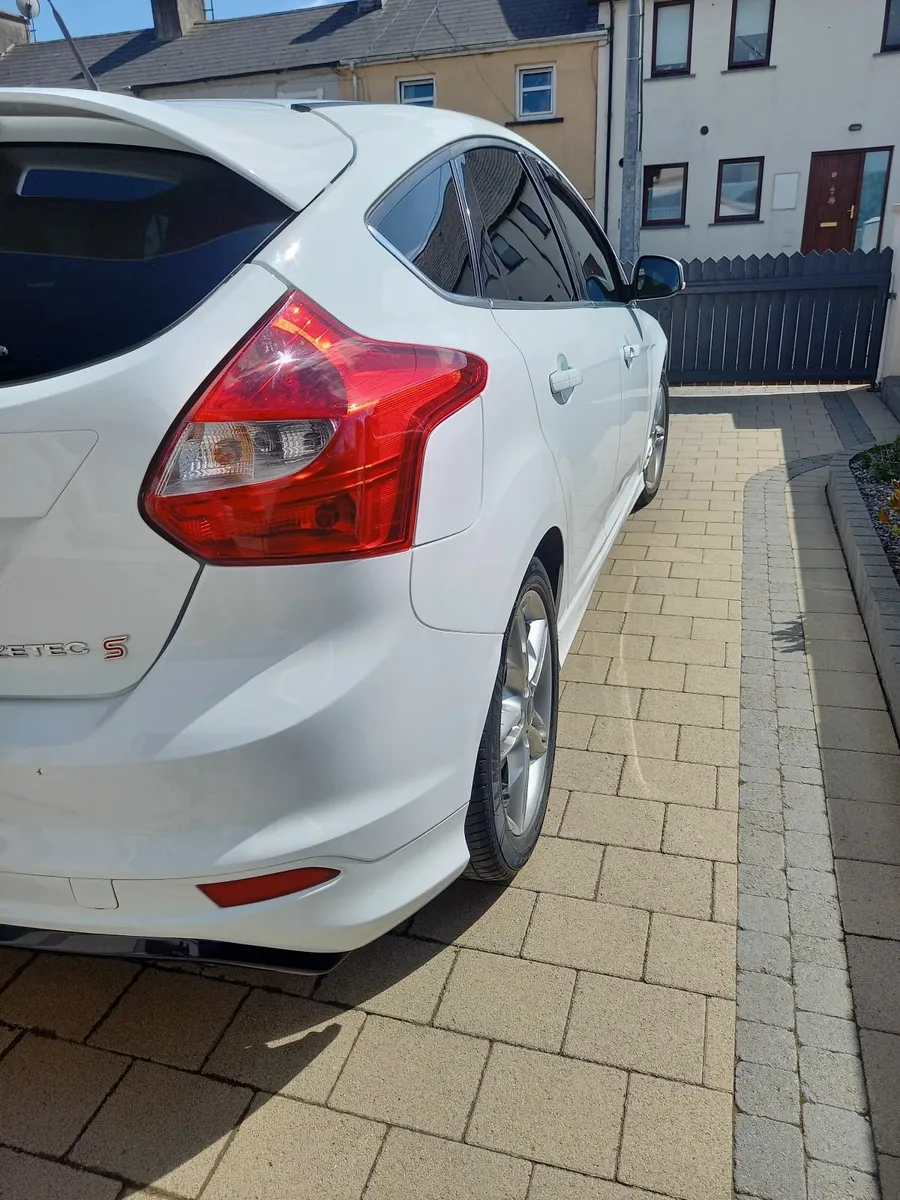 Ford Focus 2013 - Image 2