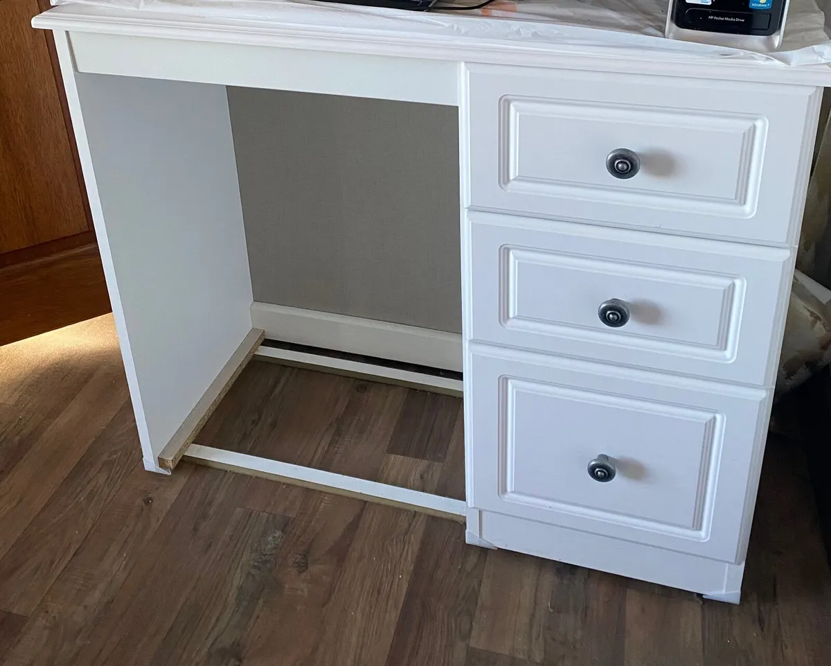 Make up station/computer desk