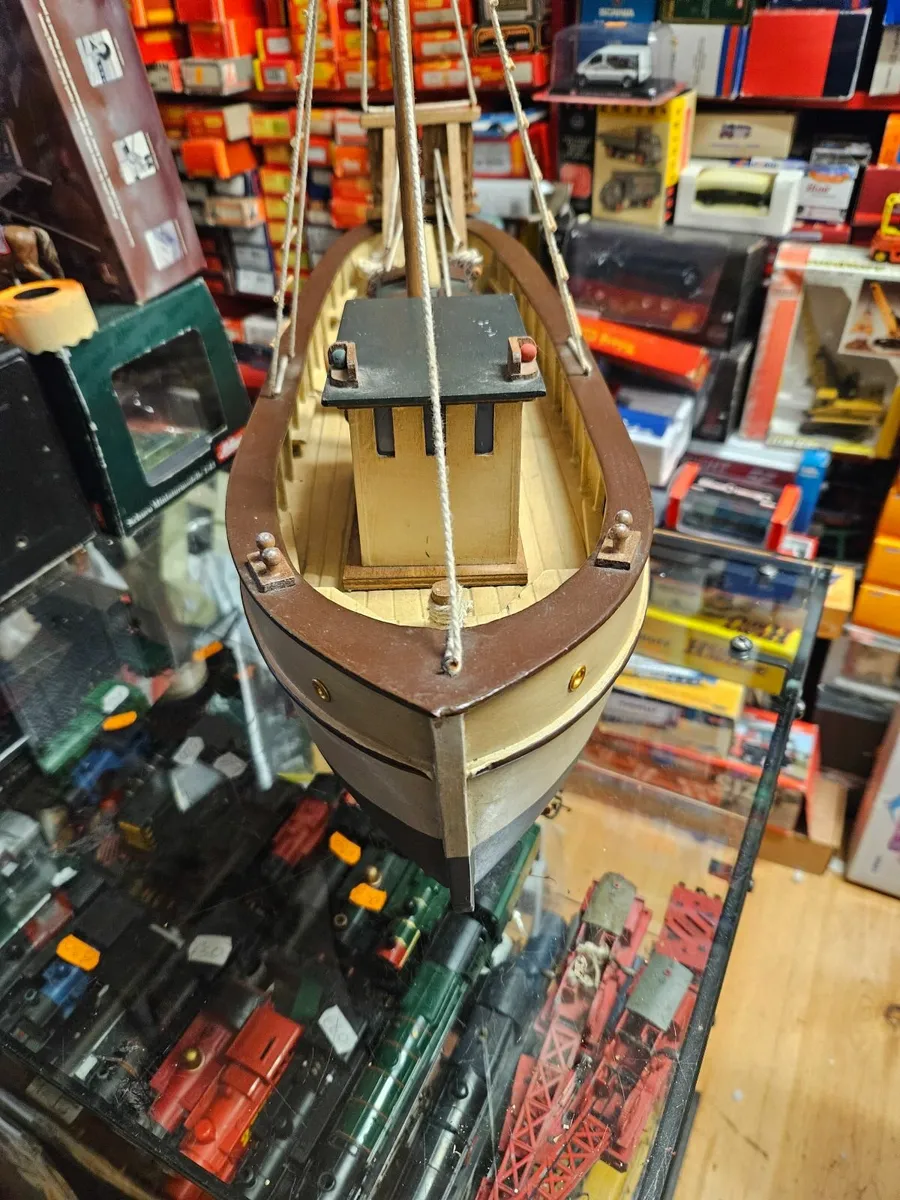 Fishing Trawler Model solid wood - Image 2