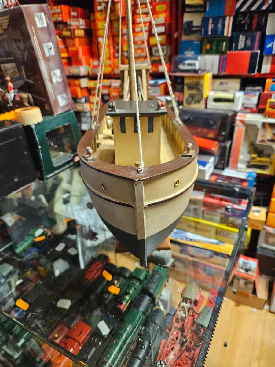 Fishing Trawler Model solid wood - Image 3