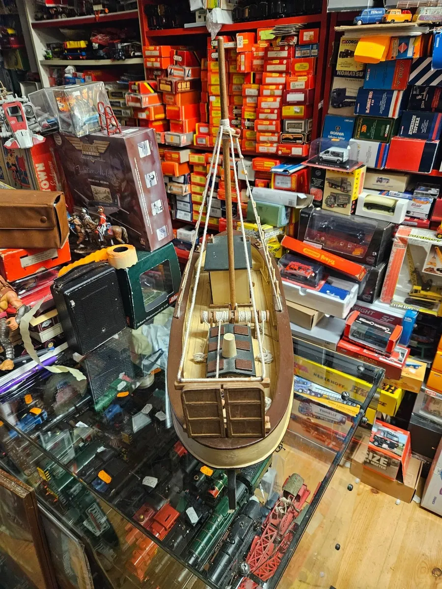 Fishing Trawler Model solid wood - Image 4