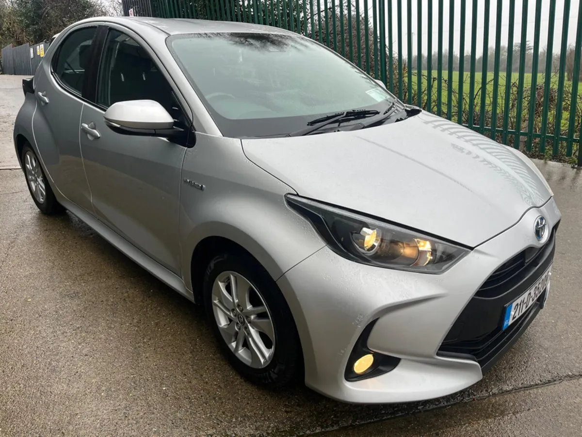 Toyota Yaris HYBRID LUNA 5DR AUTO - Image 2