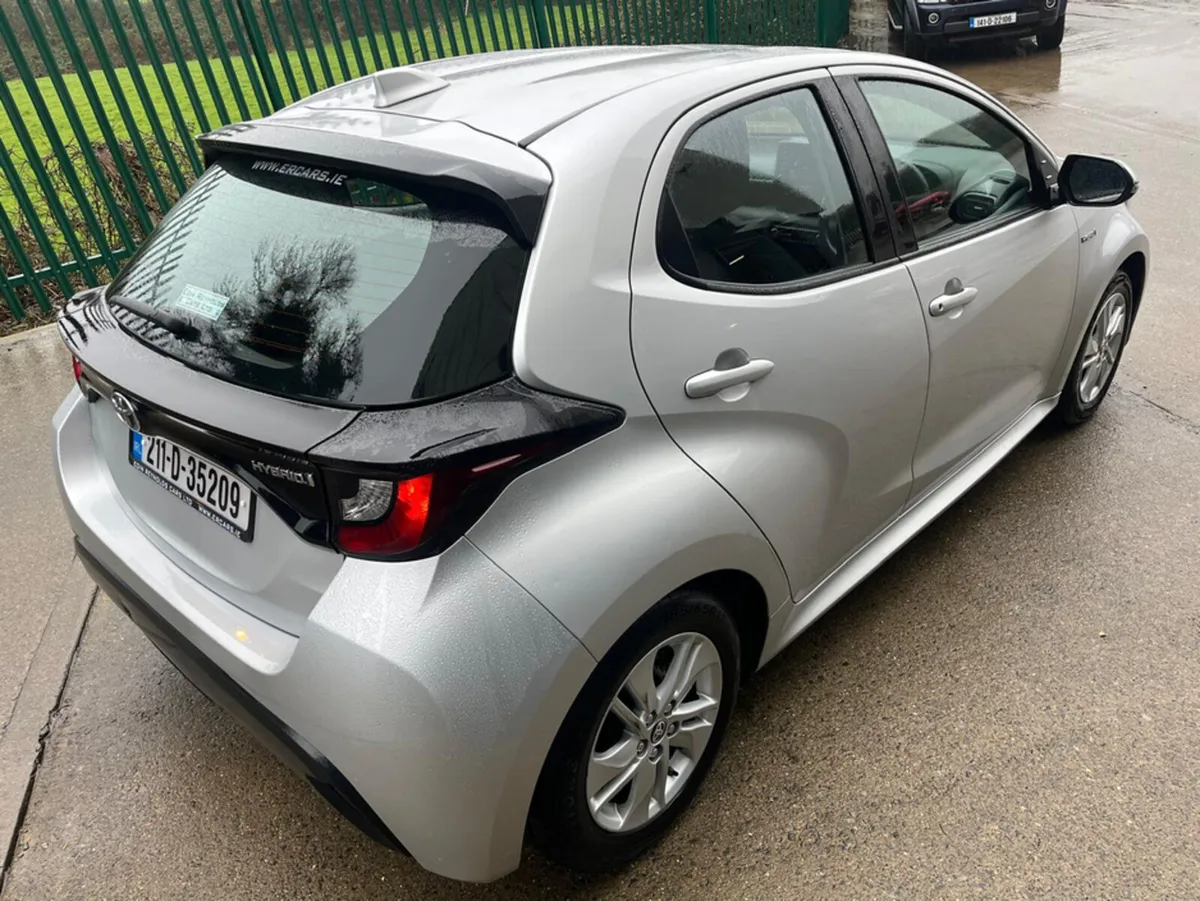 Toyota Yaris HYBRID LUNA 5DR AUTO - Image 4