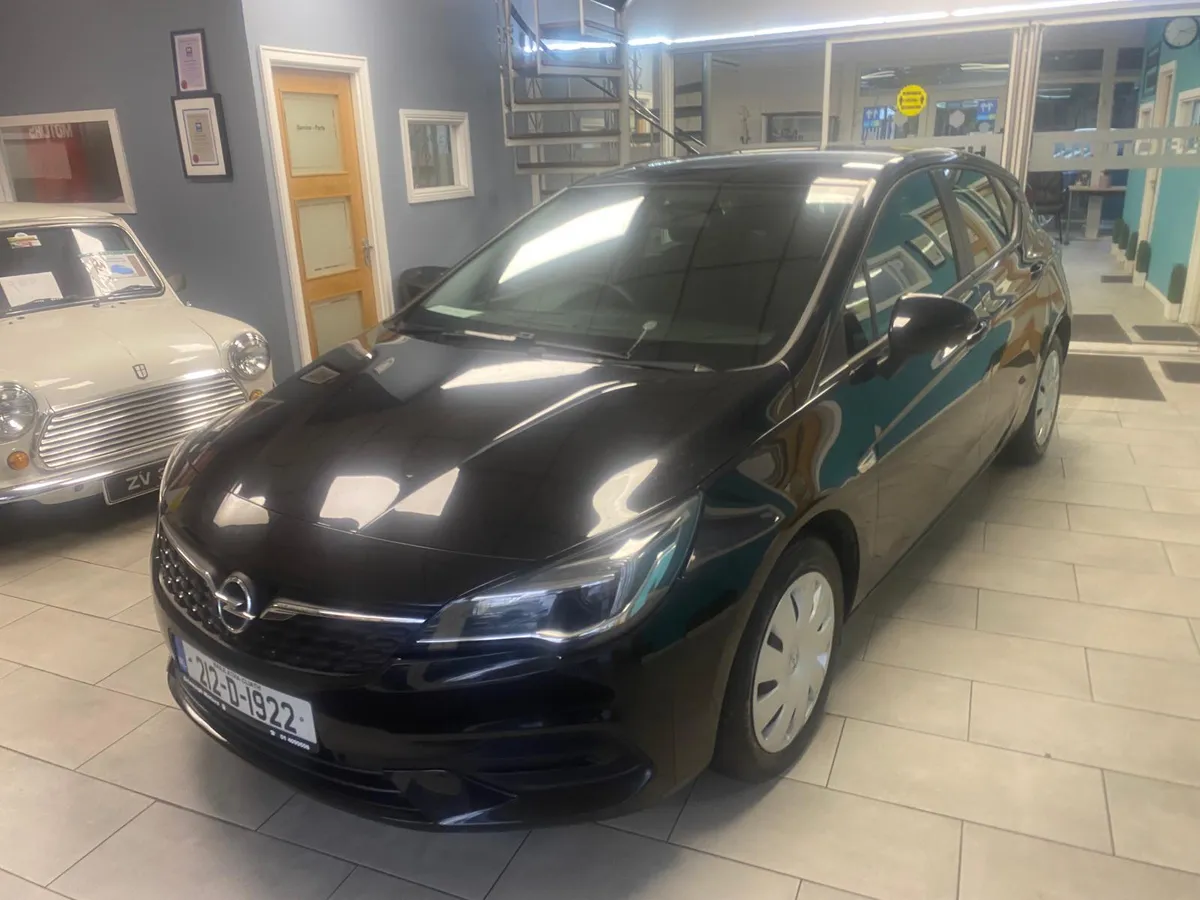 Opel Astra Diesel 2021 - Image 1
