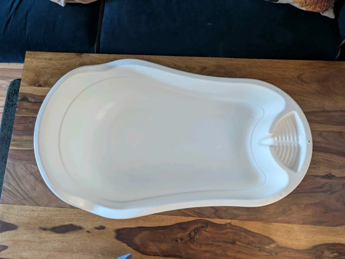 Ingenuity bounce and rock seat and baby bathtub - Image 2