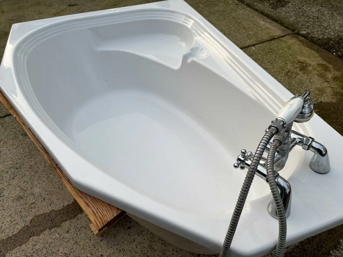 Corner bath - Image 2