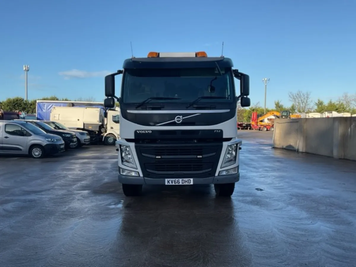 2016 Volvo FM410 8x4 Tridem Mixer - Image 2