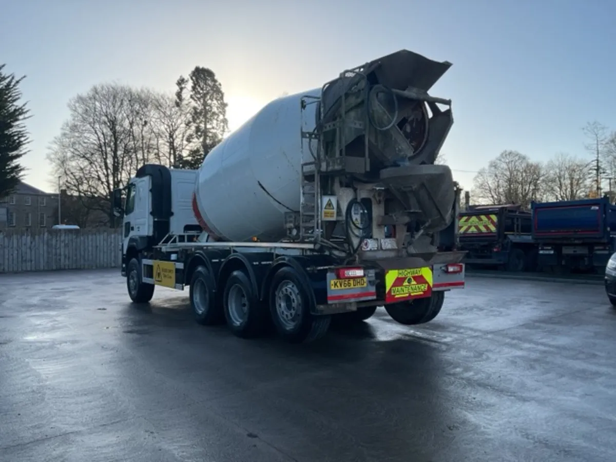 2016 Volvo FM410 8x4 Tridem Mixer - Image 4