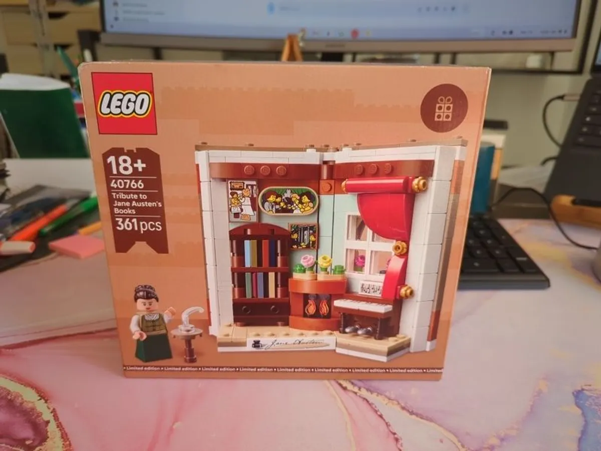 Lego 40766 Tribute to Jane Austens Books - Image 1