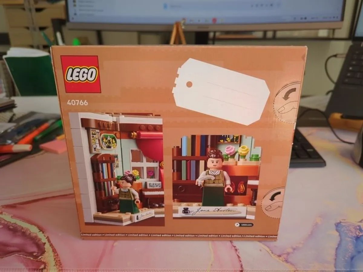 Lego 40766 Tribute to Jane Austens Books - Image 2