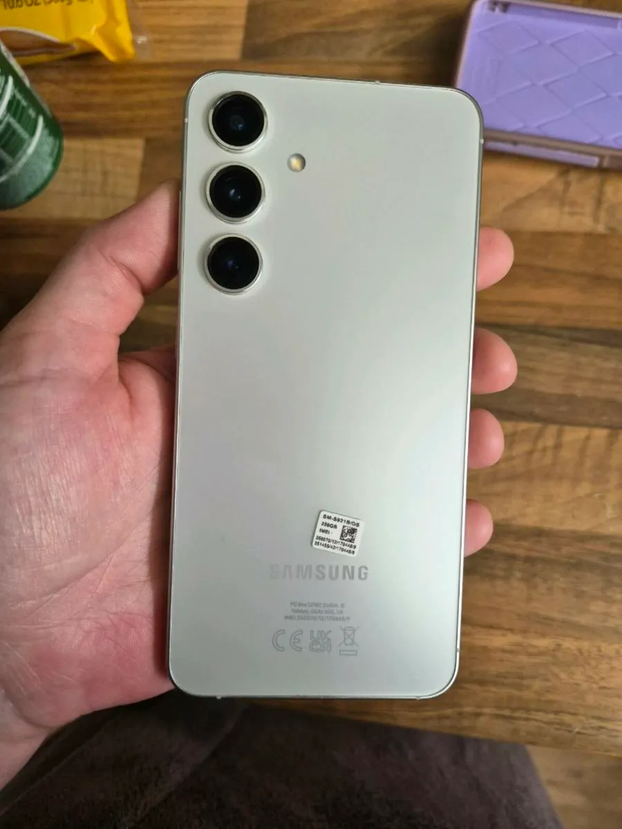 Samsung S24 - Image 1