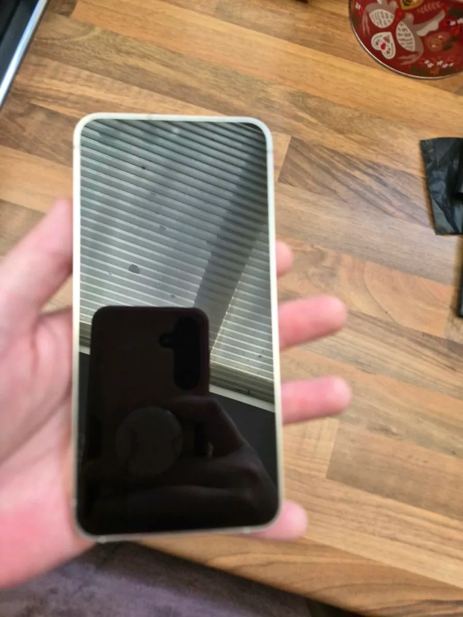 Samsung S24 - Image 2