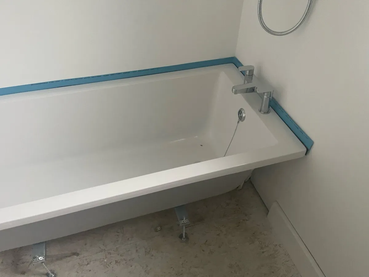 Bathroom ware - Image 1