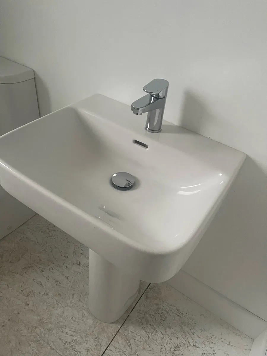 Bathroom ware - Image 2