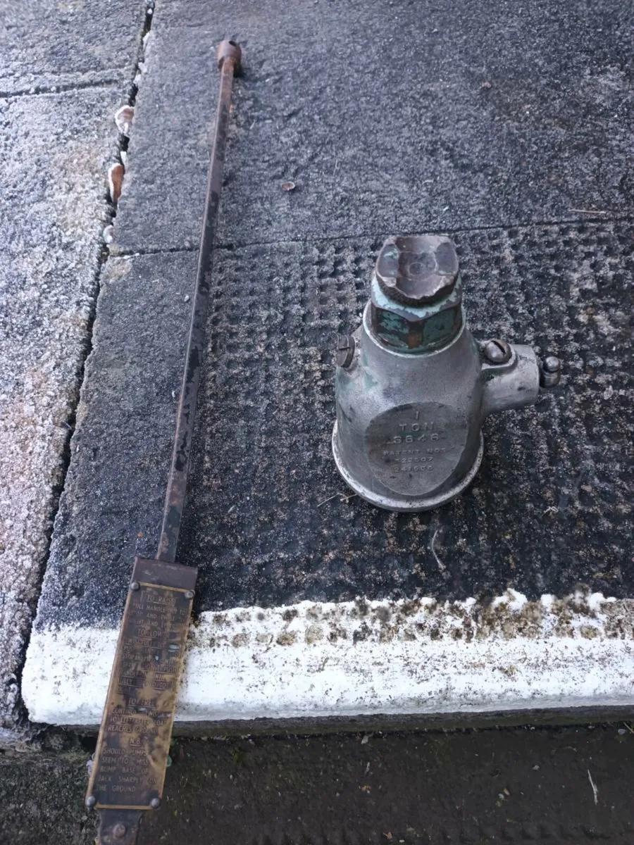 Vintage Car Jack - Image 3