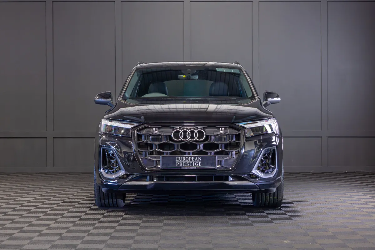 2025 Audi Q7 55 TFSIe Quattro S-Line - Image 2