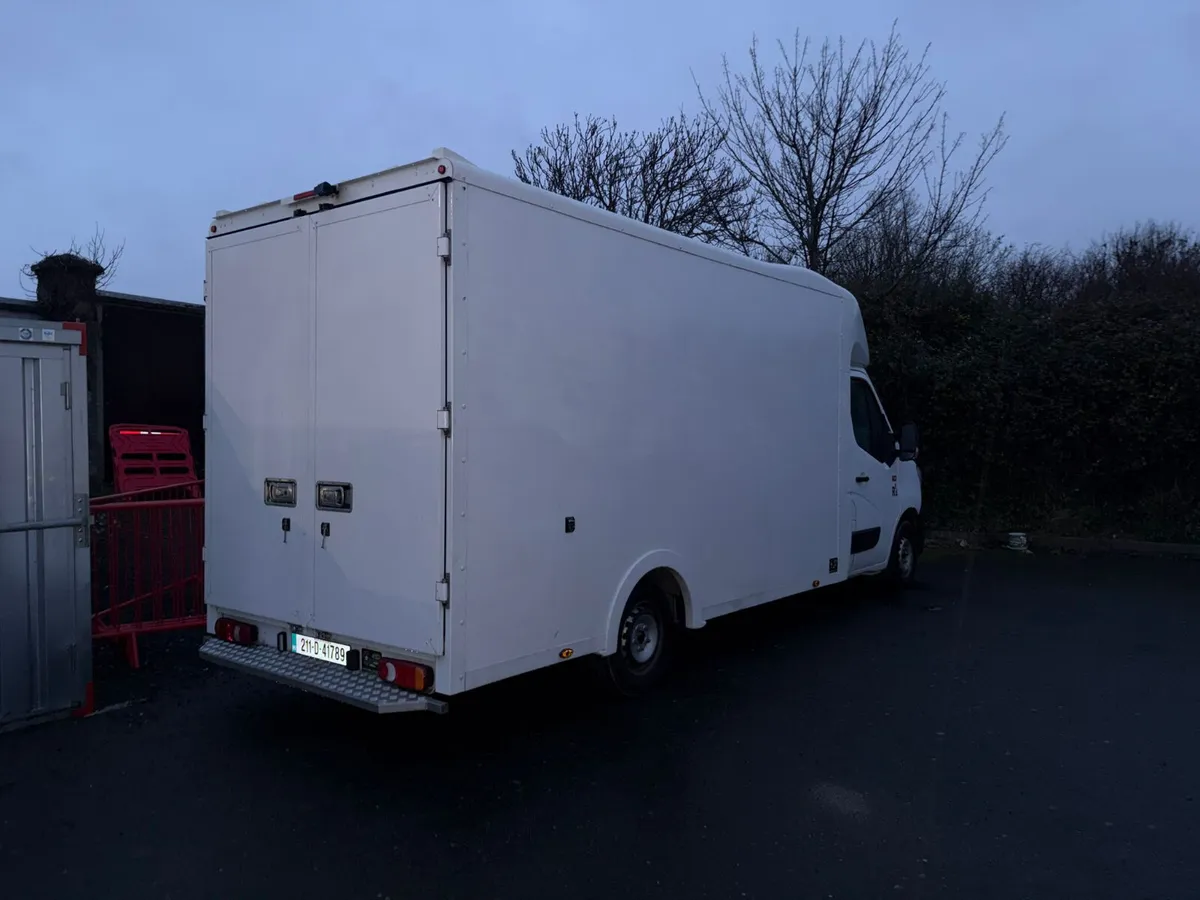 2021 Renault Master Low Loader Luton Box Van - Image 3