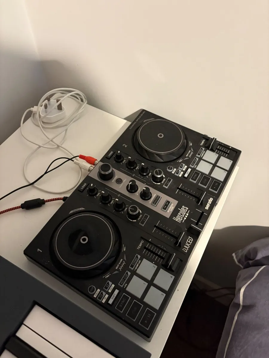 DJ controller - Image 1