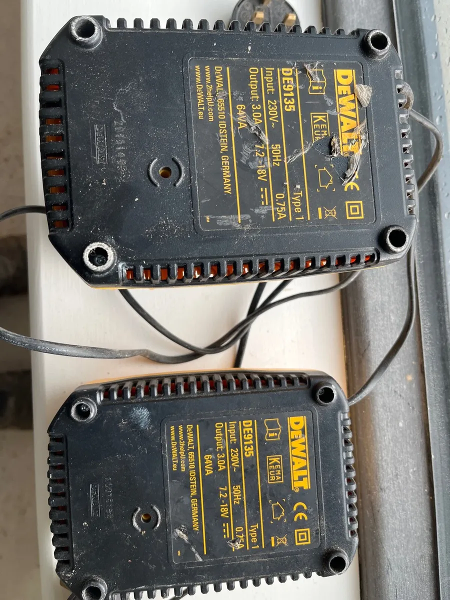 Battery and chargers - Image 3