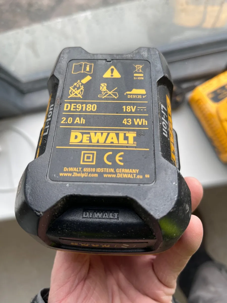 Battery and chargers - Image 4