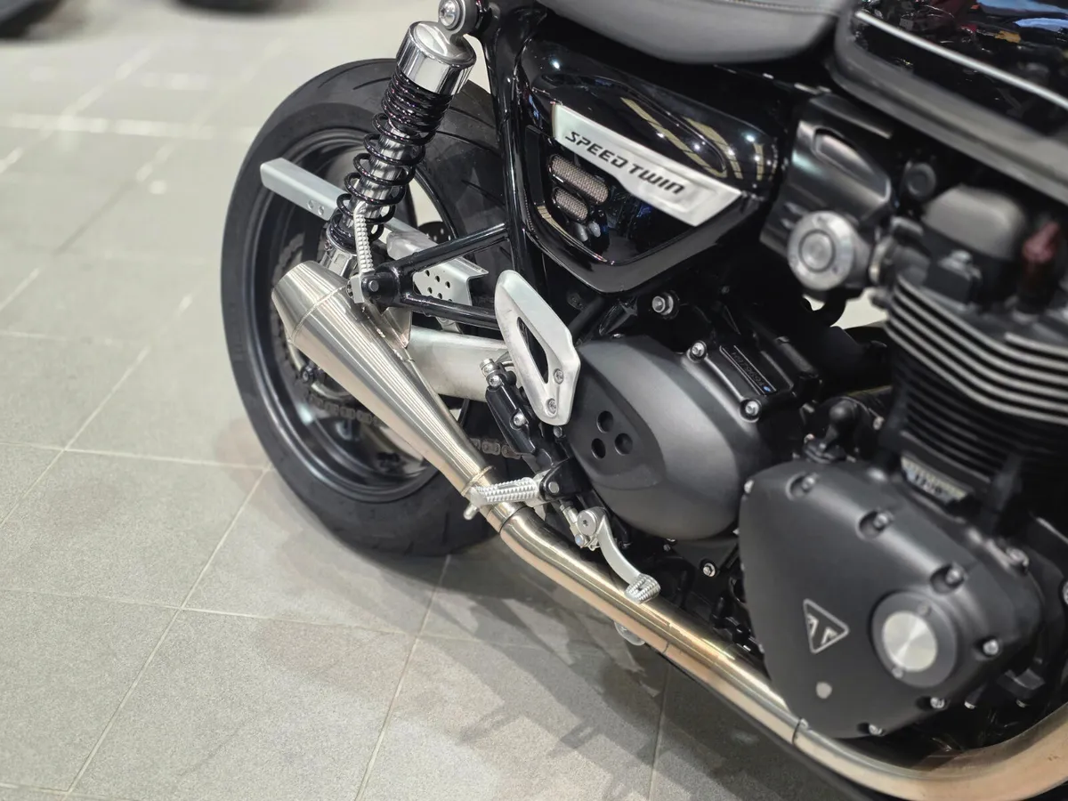 Triumph Speed Twin 1200 - Image 3