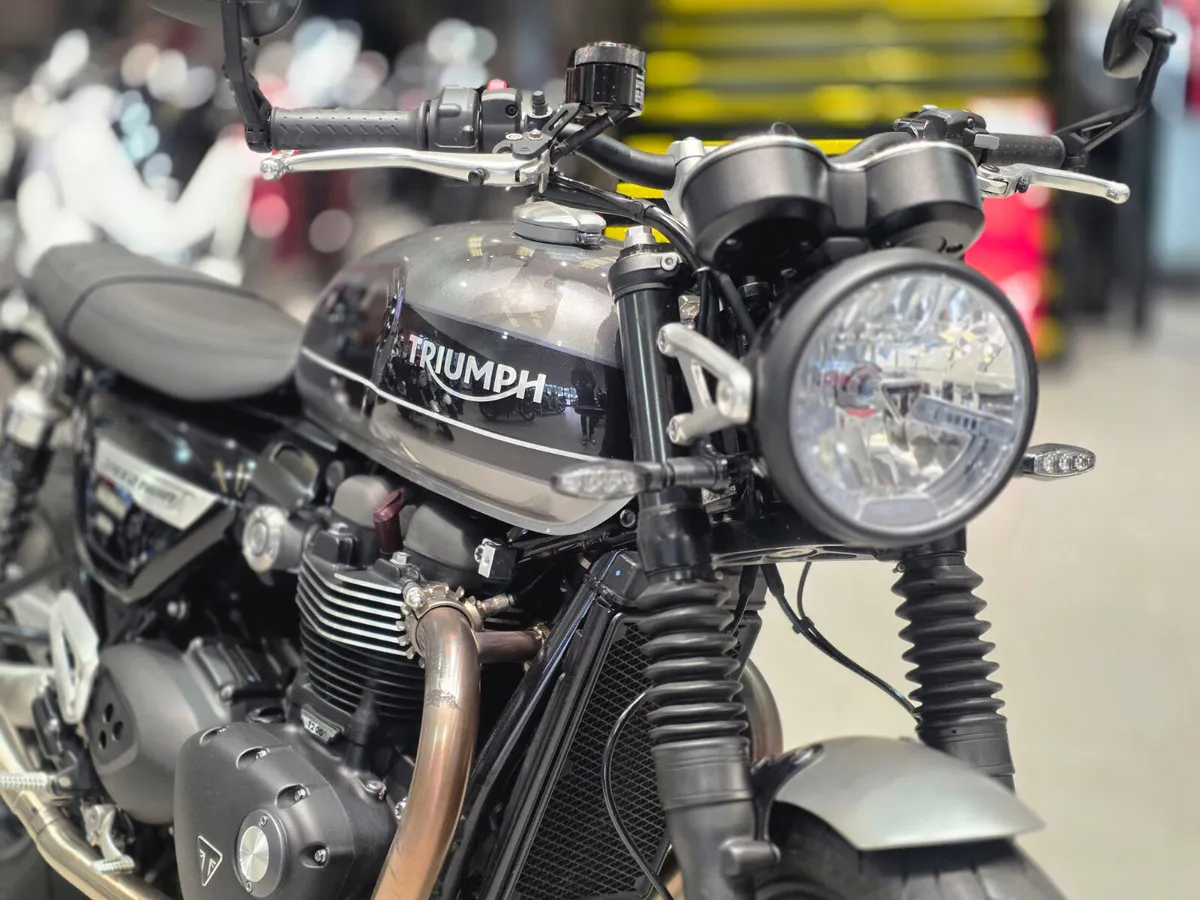 Triumph Speed Twin 1200 - Image 2