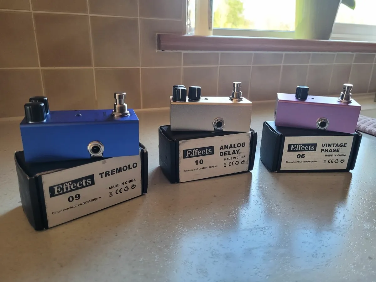 3 Guitar pedals, incl. power supply - Image 1
