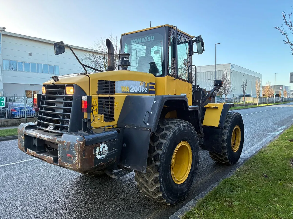 Komatsu WA200-6 - Image 3
