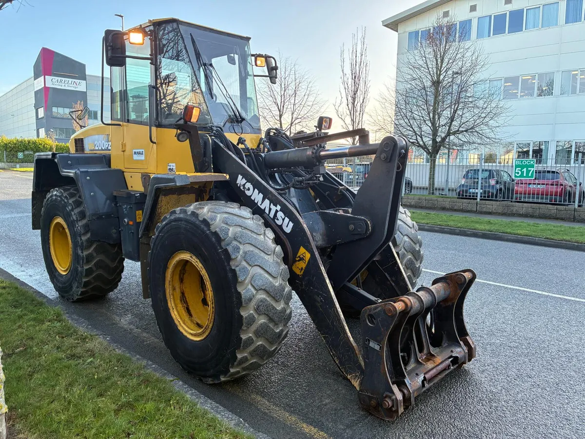 Komatsu WA200-6 - Image 4