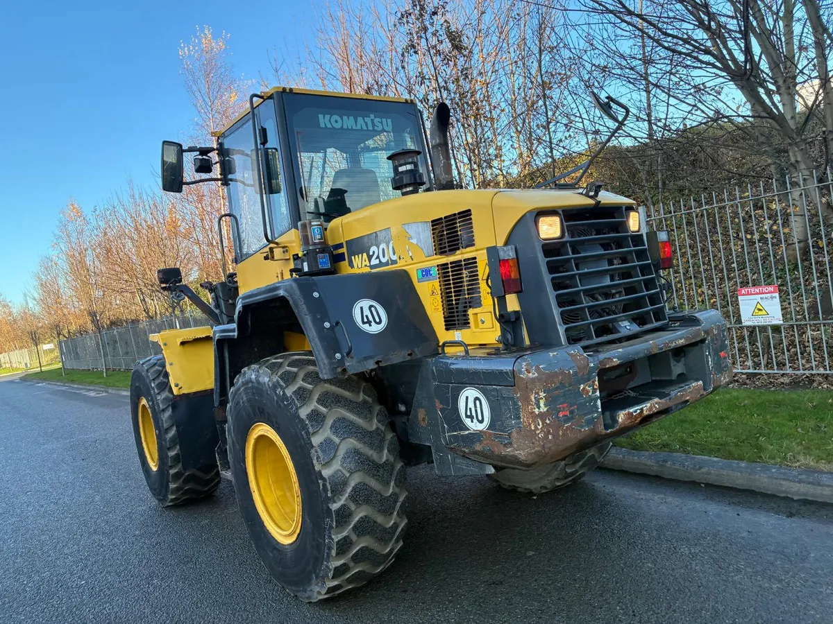 Komatsu WA200-6 - Image 1
