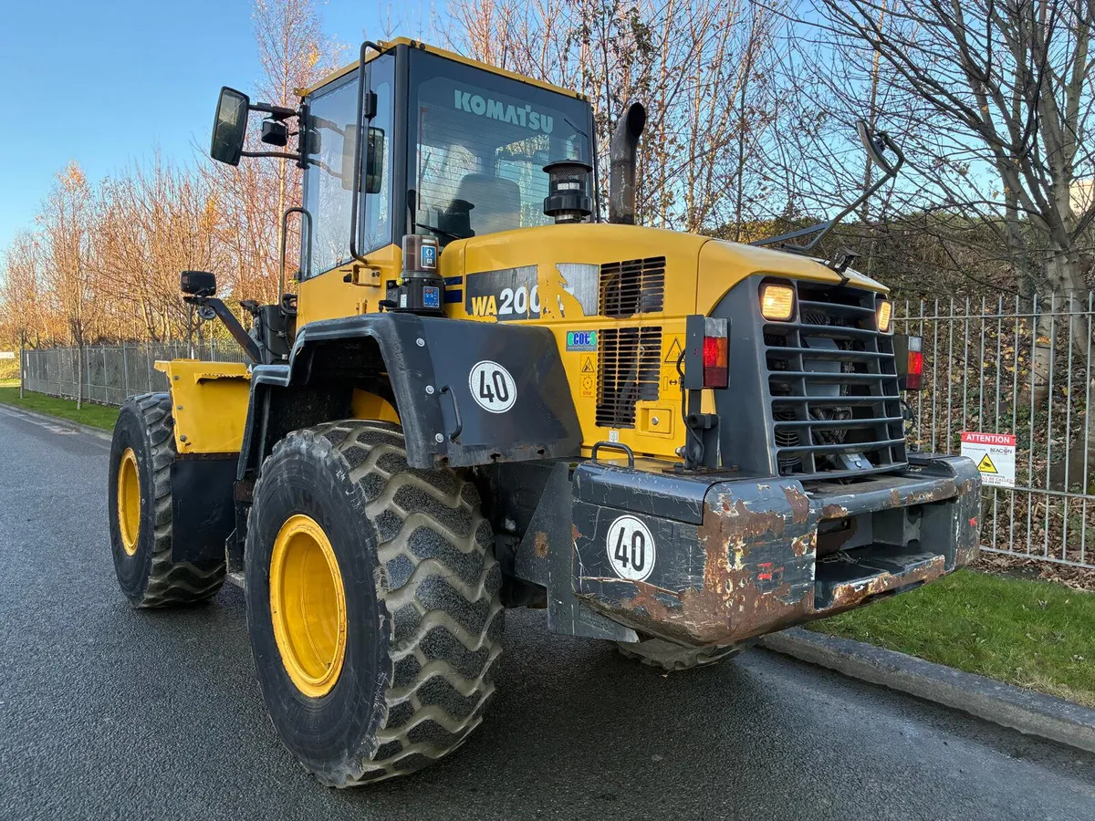 Komatsu WA200-6 - Image 2