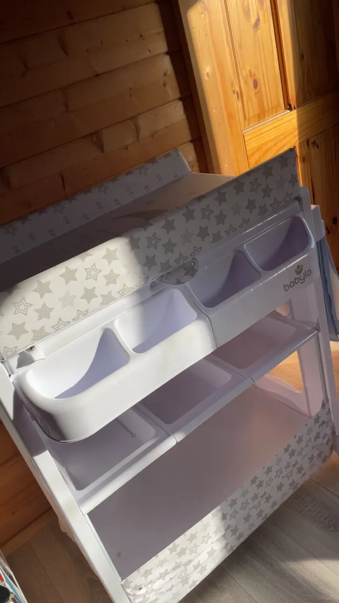 Baby changing station - Image 3