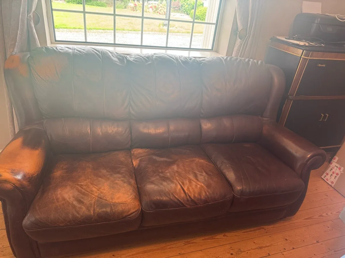 3seater couch and 2 armchairs - Image 1