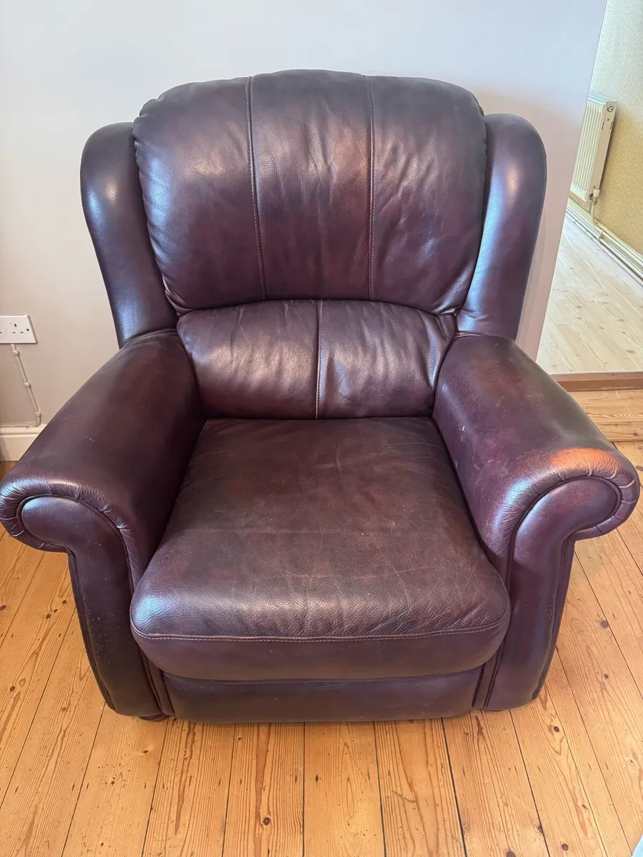 3seater couch and 2 armchairs - Image 2