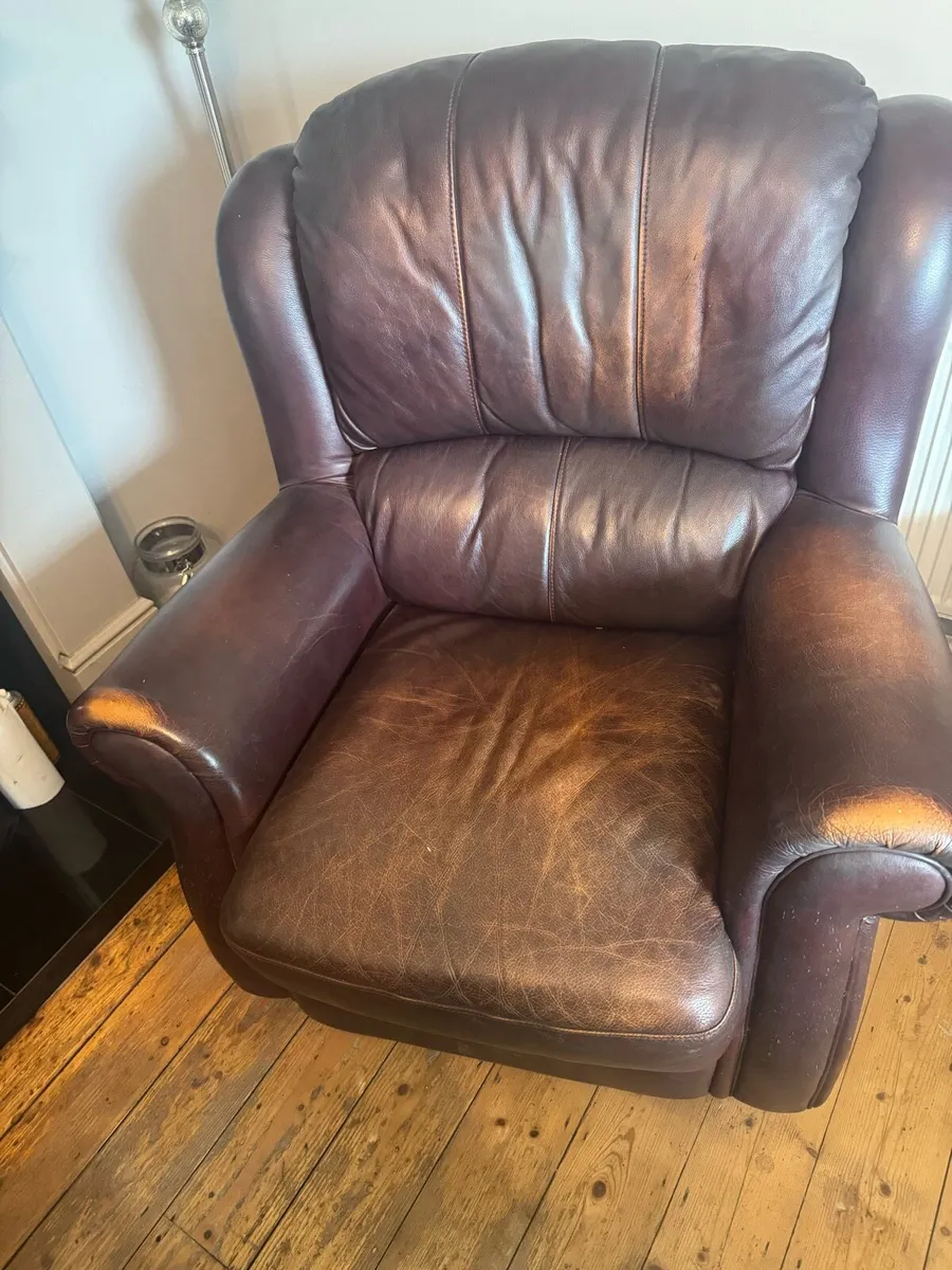 3seater couch and 2 armchairs - Image 4