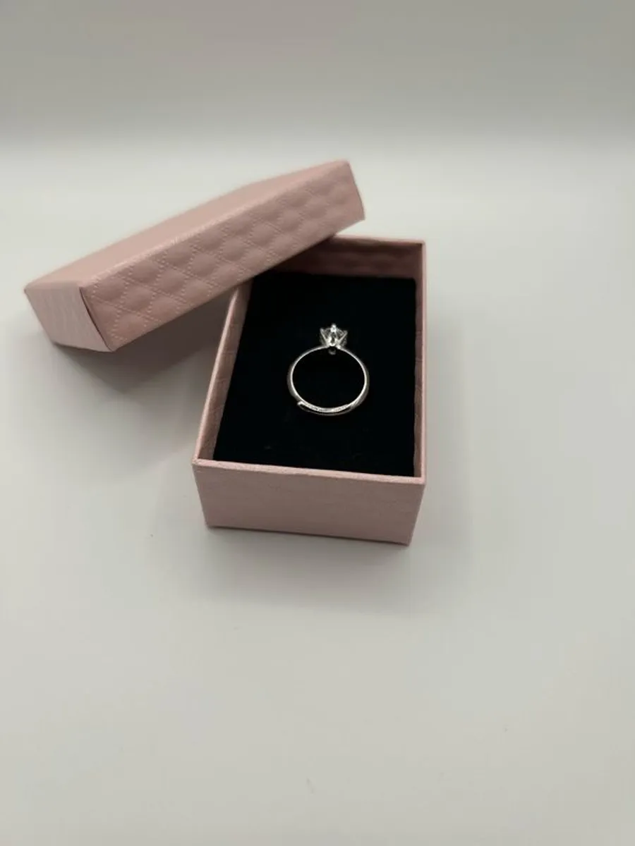 VVS1 Moissanite Engagement Ring - Image 1