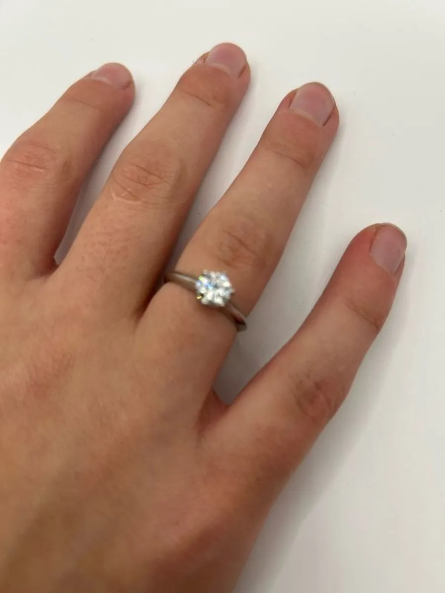 VVS1 Moissanite Engagement Ring - Image 4