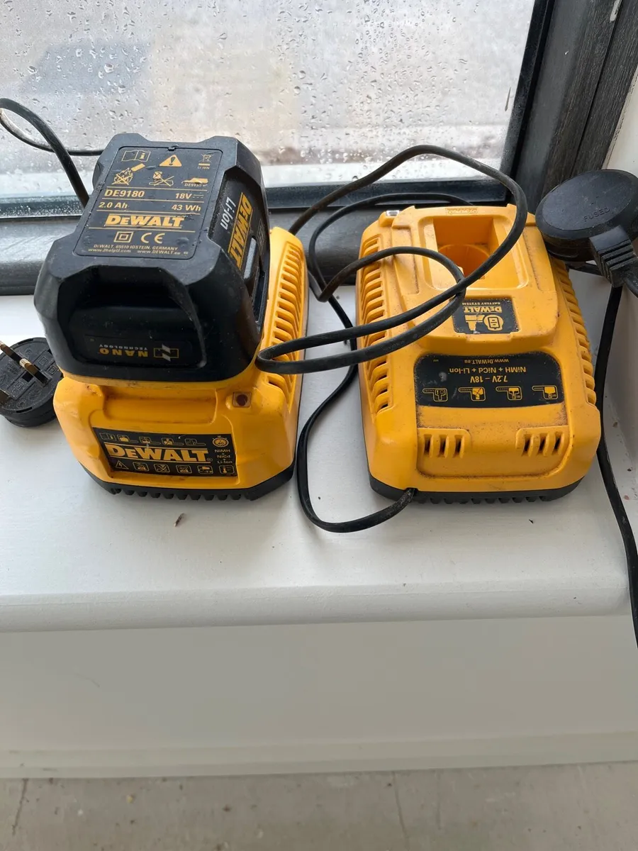 Battery and chargers - Image 1