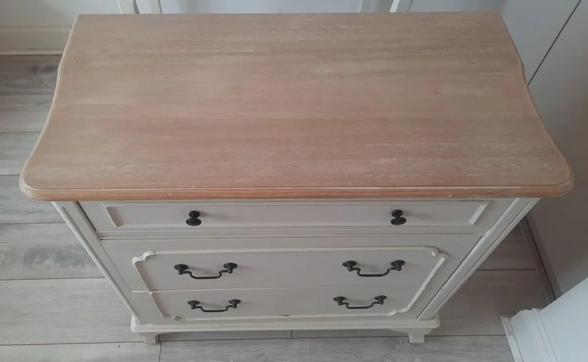 Shabby Chic Chest of Drawers - Image 1