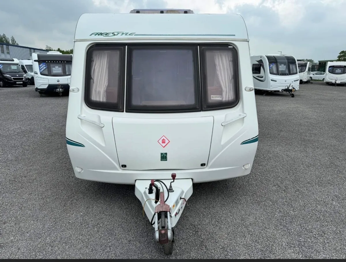 2005 Abbey Freestyle 560 6 Berth Touring Caravan - Image 2